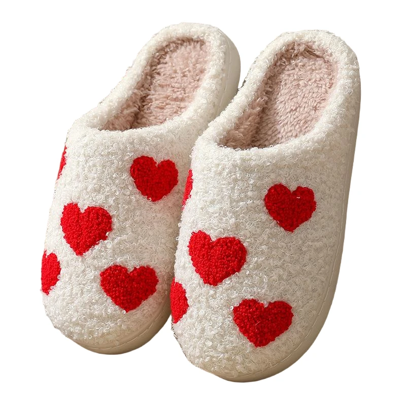 Chaussons d'intérieur doux et moelleux en polaire pour femmes, tendance et mignons, en forme de cœur
